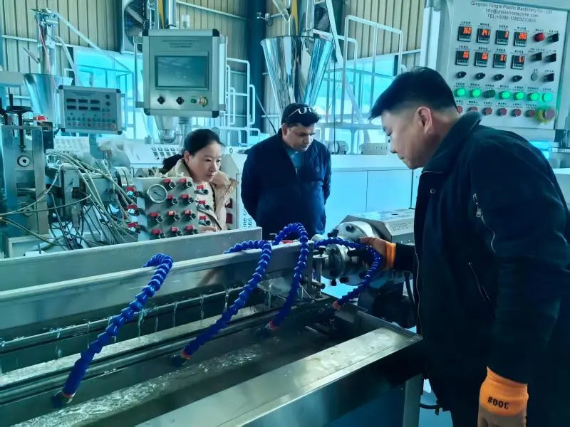 Hindistan Müştərisi üçün Yerdə İşləyən Rezin Suvarma Boru Maşını