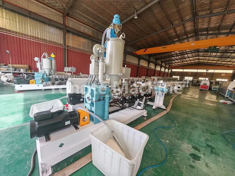 Əlcəzairli müştərilər üçün Yongte 16-63mm PPR üç qatlı boru ekstruziya xətti istismara vermə və qəbulu uğurla başa çatdırdı.