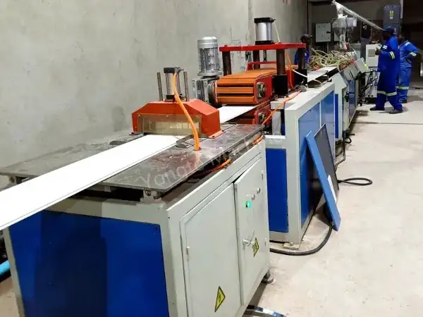 Afrika PVC Tavan Hazırlayan Maşın