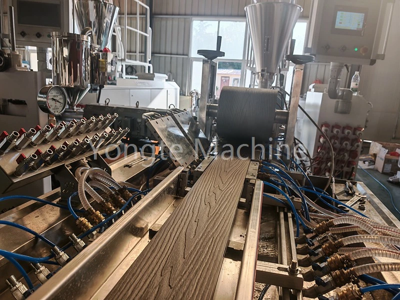 Maşın Plastik Tullantıları WPC Profilinə çevirin