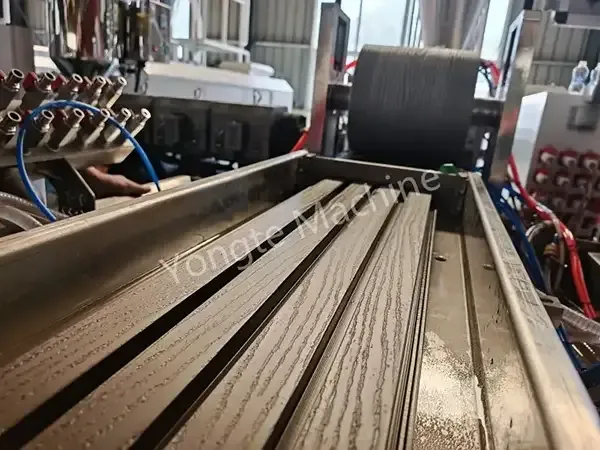 Yongte WPC Wall Cadding Machine Kanadada Uğurla Quraşdırıldı